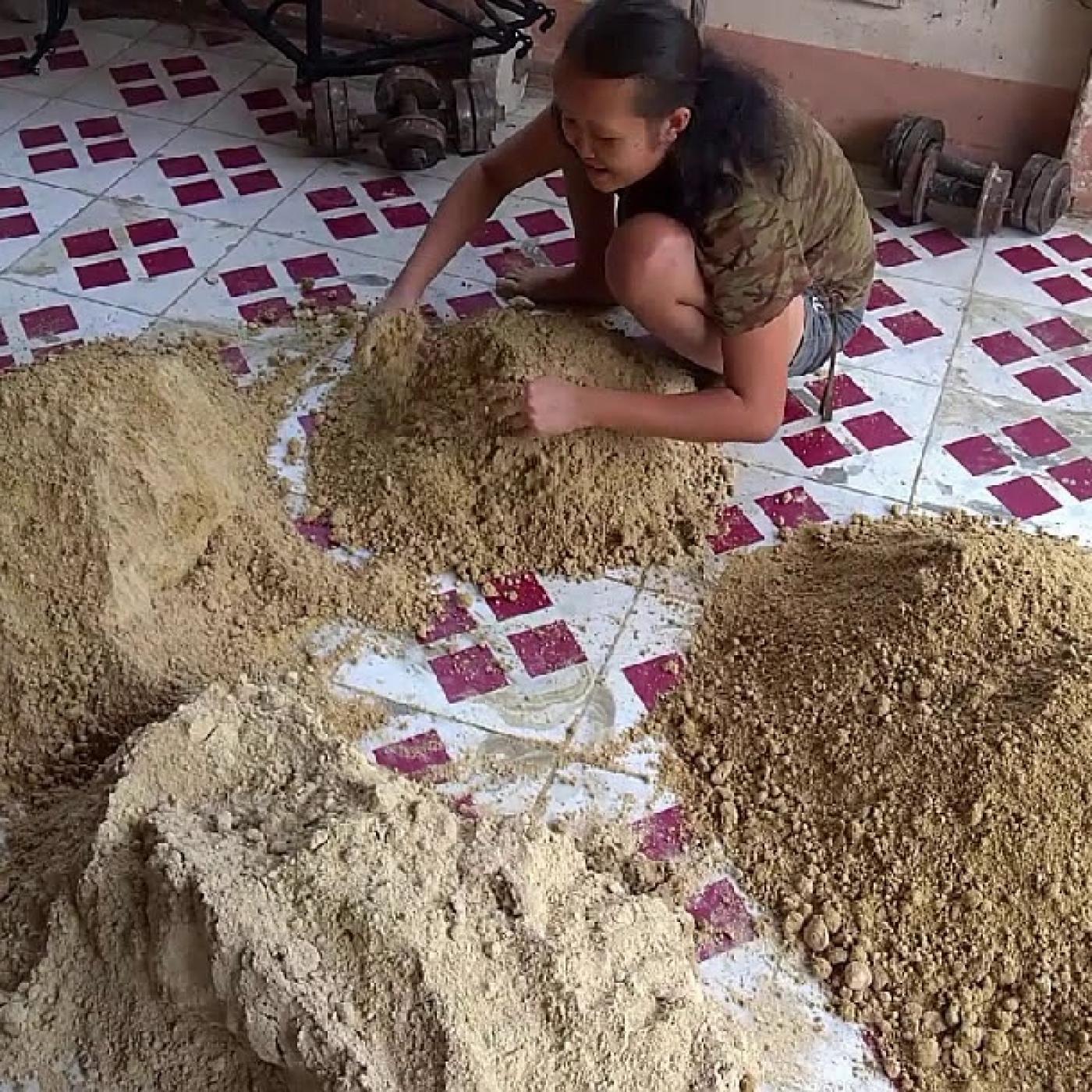 Phối trộn thức ăn cho lợn